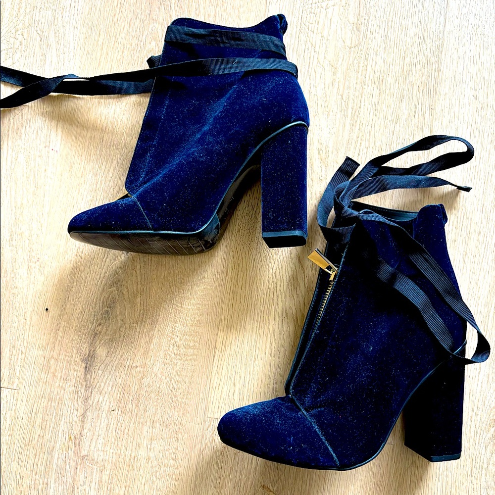 Navy blue velvet Zara ankle boot with lace wraps